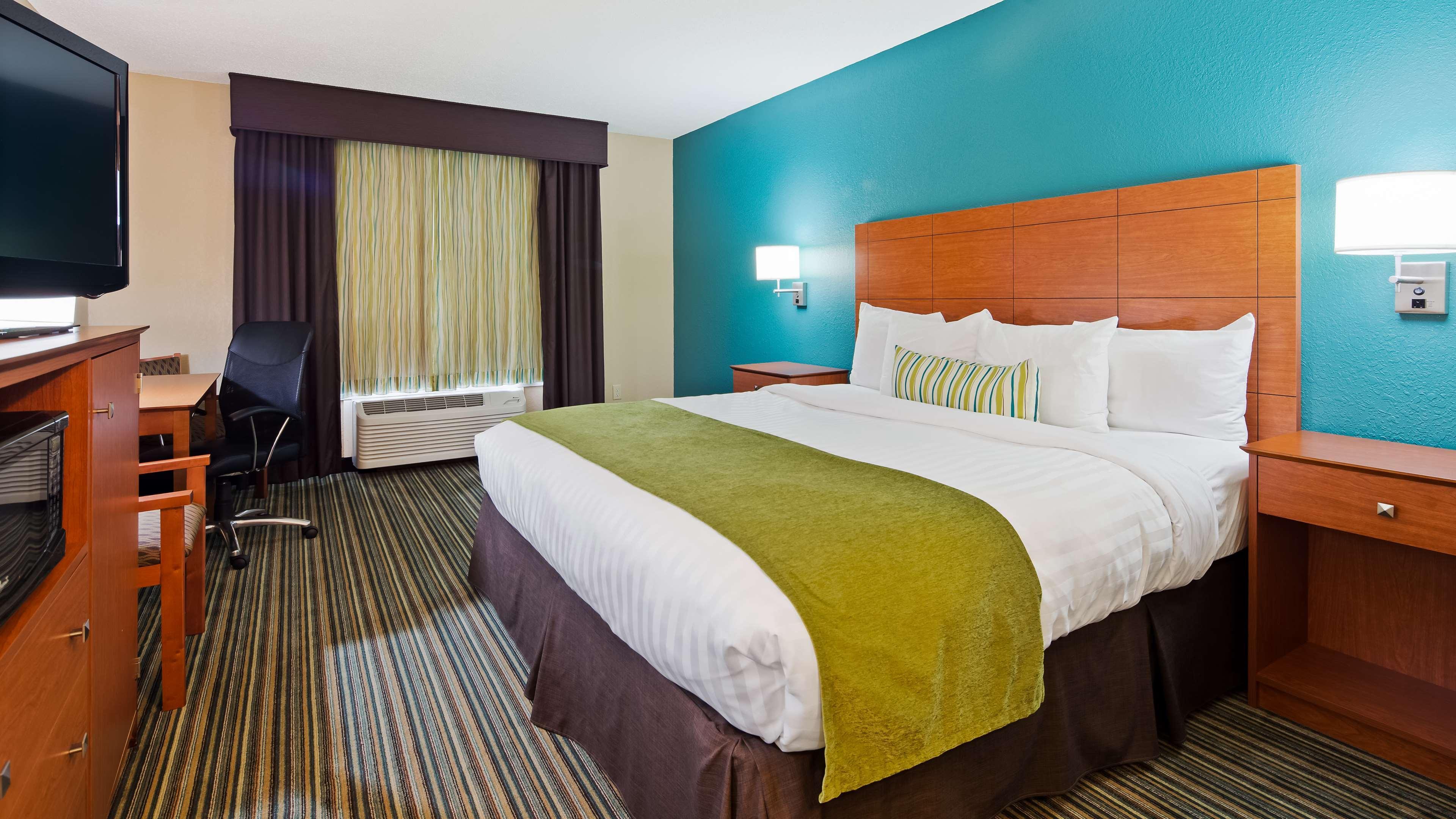 Best Western Plus Menomonie Inn & Suites Экстерьер фото