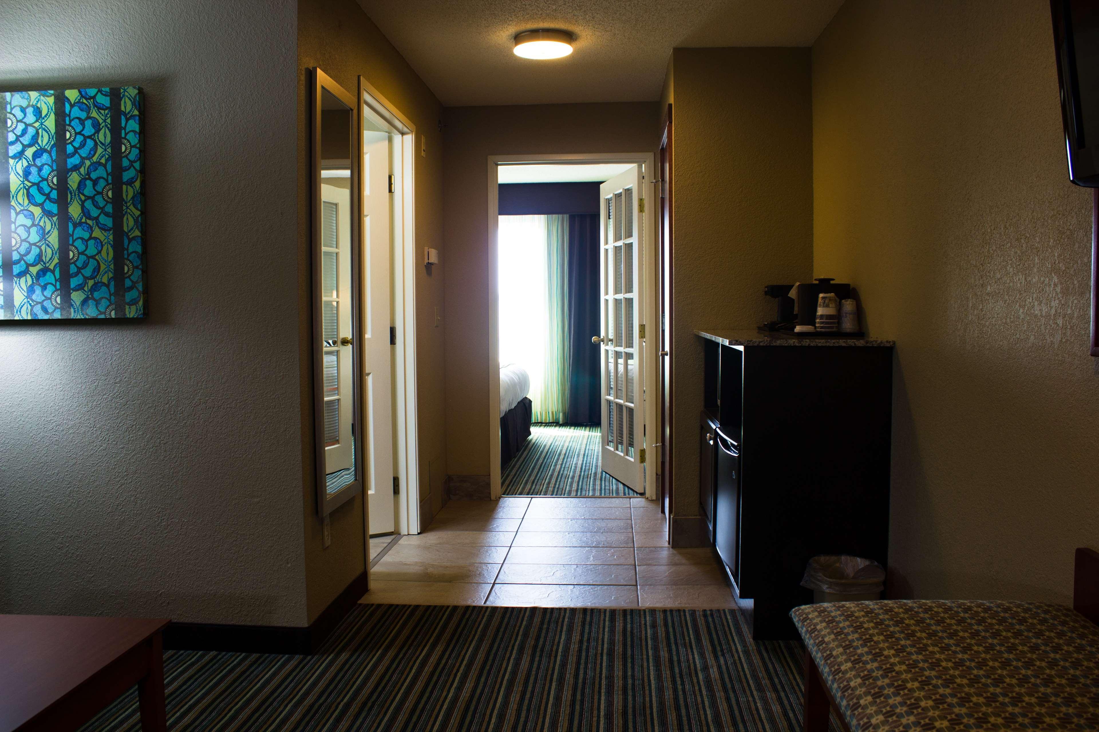 Best Western Plus Menomonie Inn & Suites Экстерьер фото