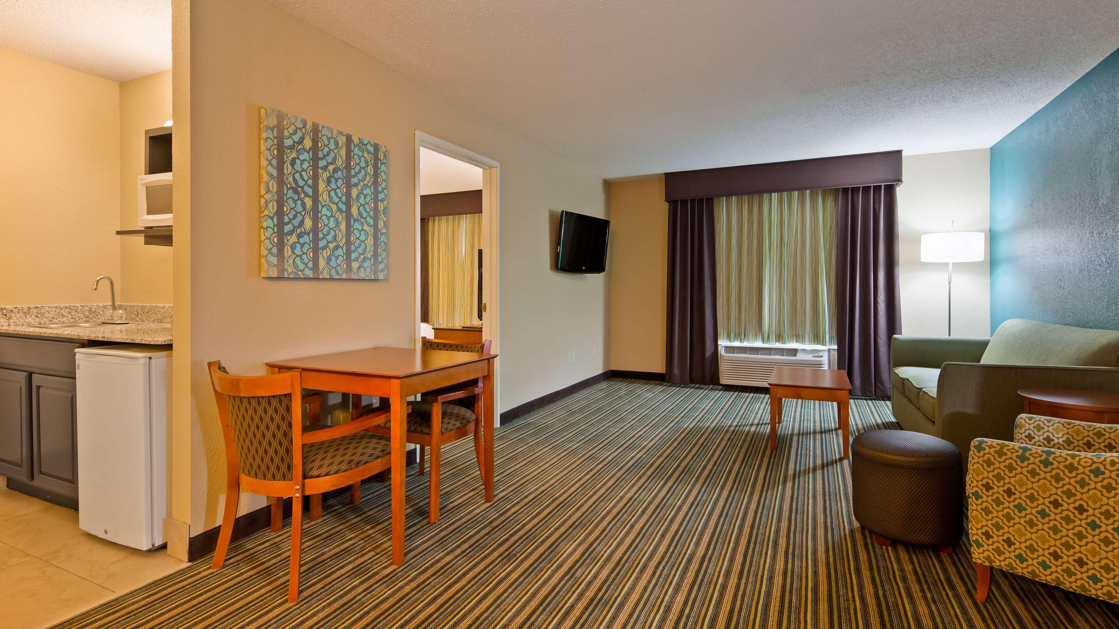 Best Western Plus Menomonie Inn & Suites Экстерьер фото