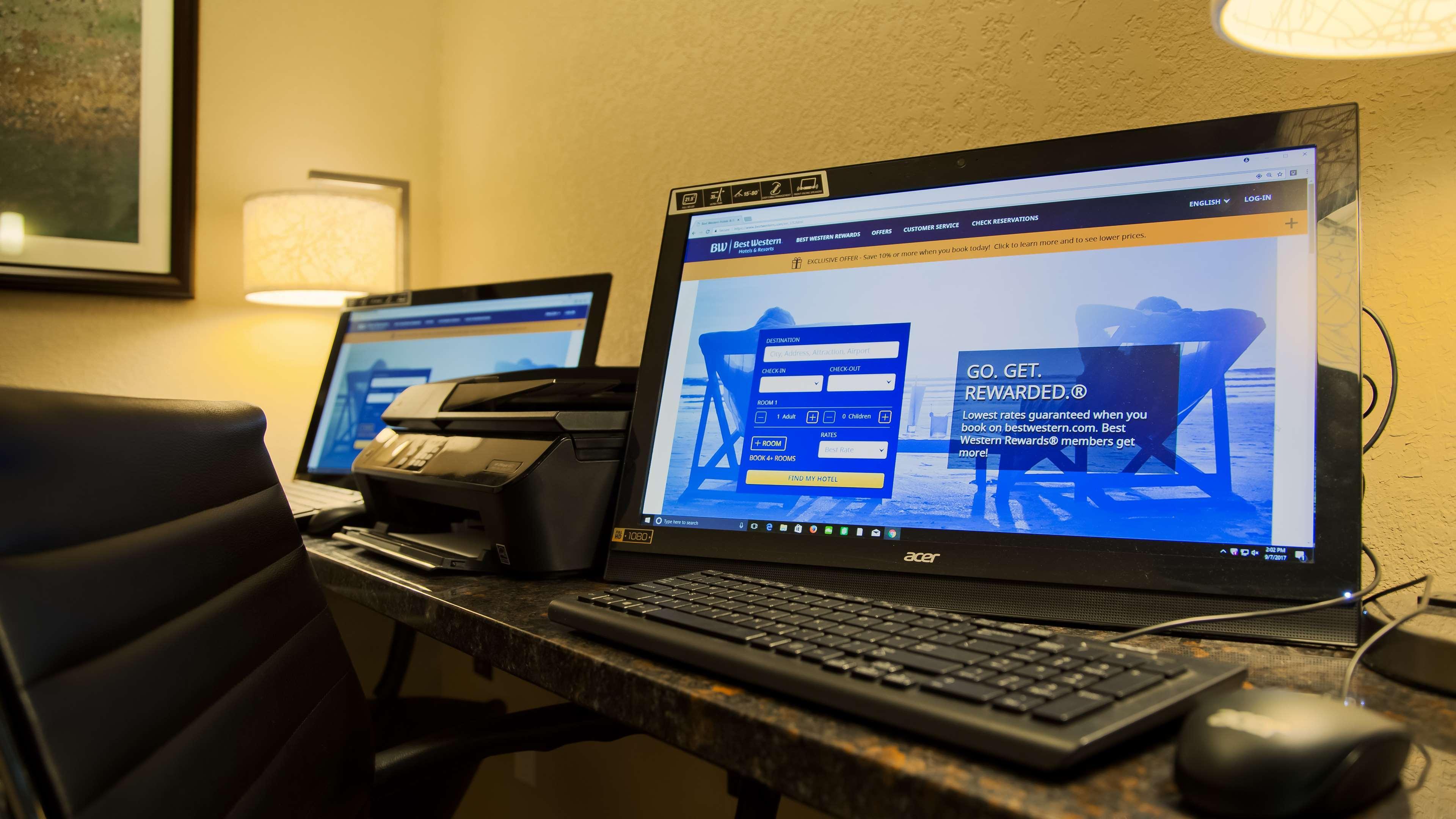 Best Western Plus Menomonie Inn & Suites Экстерьер фото